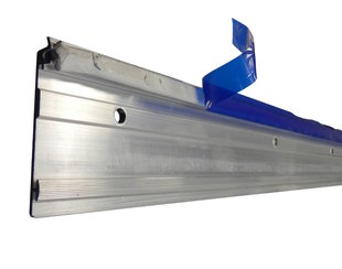 Loodknelstrip Aluminium 70 mm x 2,5 meter incl gaten en MET KITRAND